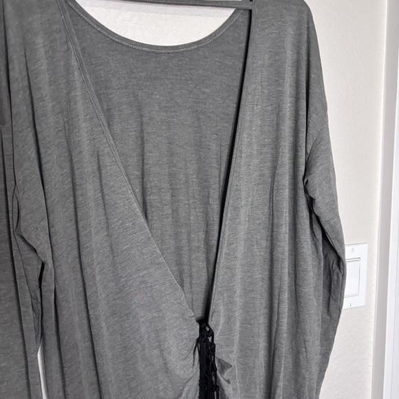 Anthropologie POL Women's Open Back Gray Tunic With Long Fringe, Oversized Small - Picture 3 of 8